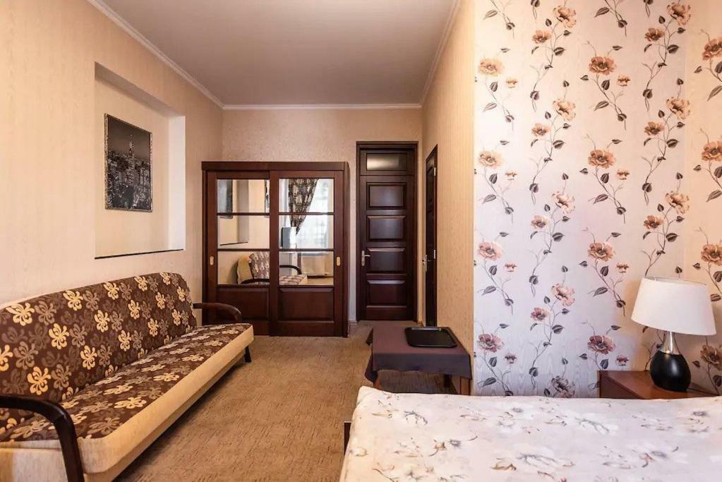 Apart-Hotel Next To Deribasivska Odessa Dış mekan fotoğraf
